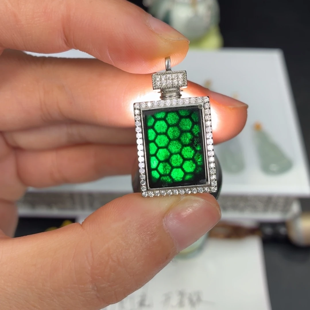 翡翠未镶嵌颈饰无事牌墨翠