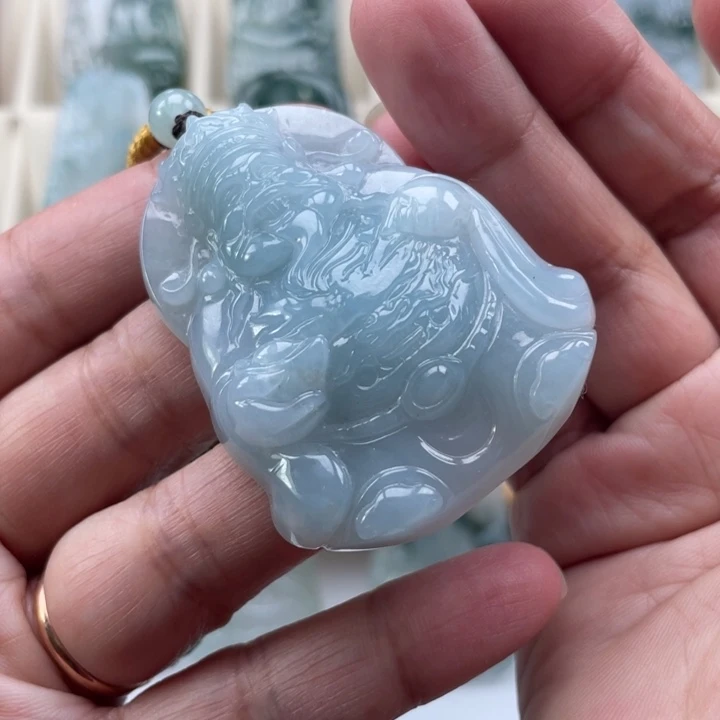 翡翠未镶嵌颈饰玉