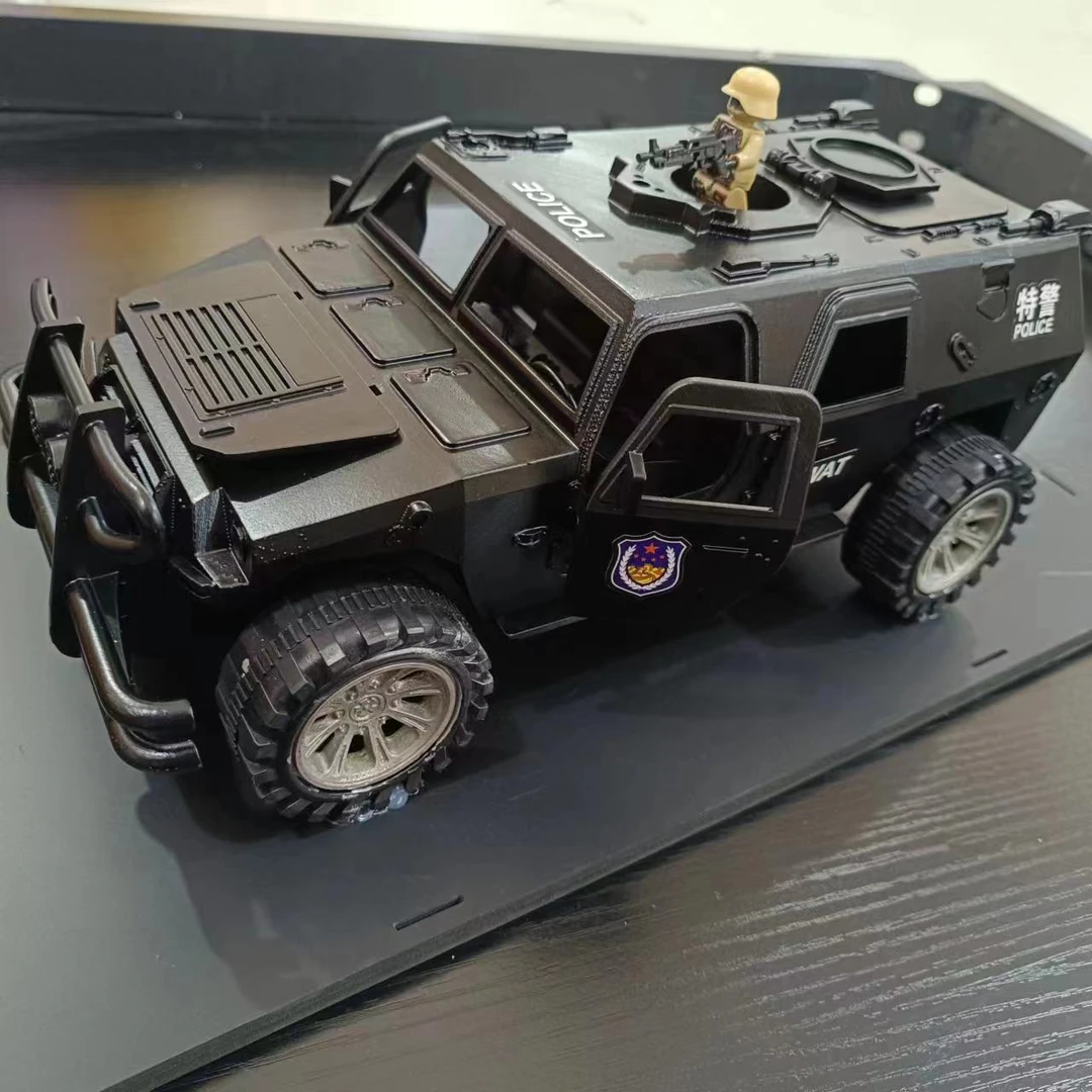 （益）大号24cm黑色装甲车配人偶--非遥控