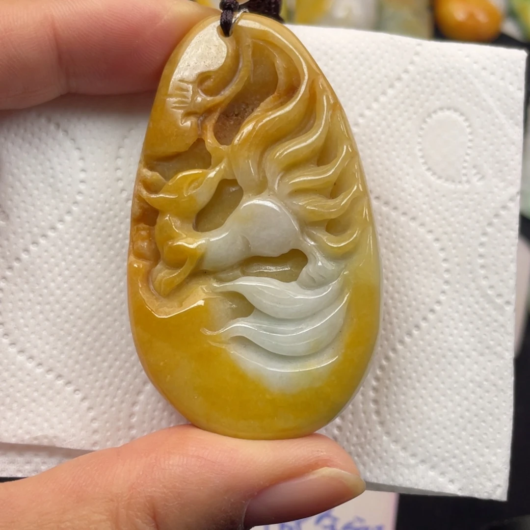 翡翠未镶嵌颈饰翡翠九尾灵狐