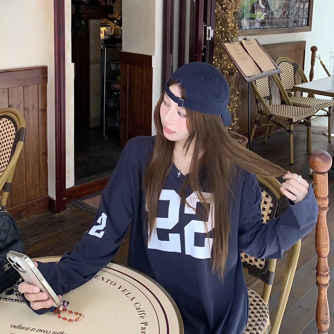 美式复古字母印花v领长袖T恤女打底衫球衣宽松慵懒风上衣夏季百搭