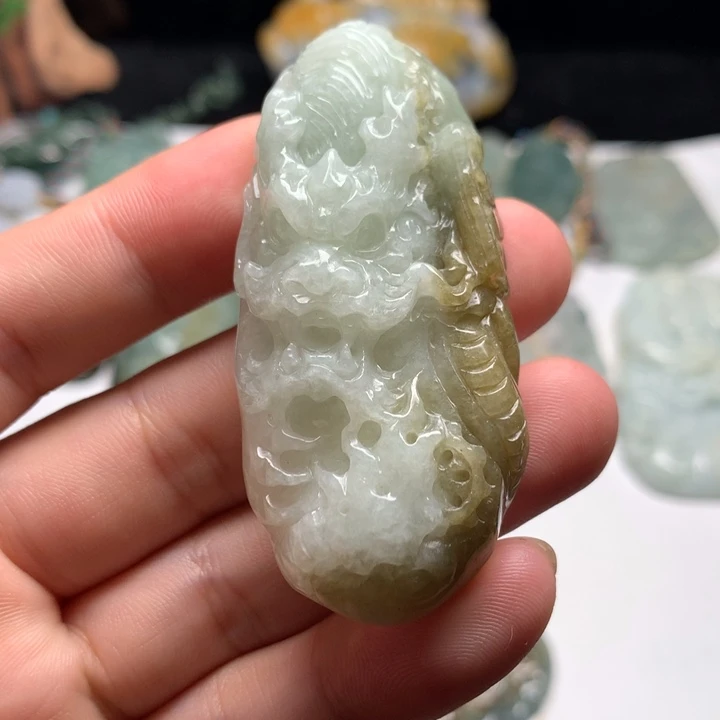 翡翠未镶嵌颈饰龙牌24