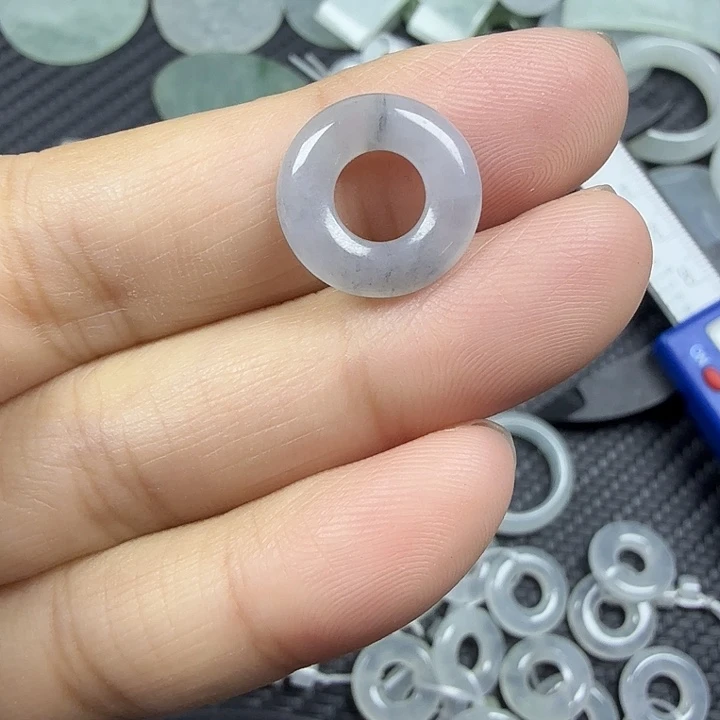乐****颈饰未镶嵌翡翠天然缅甸A货翡翠
