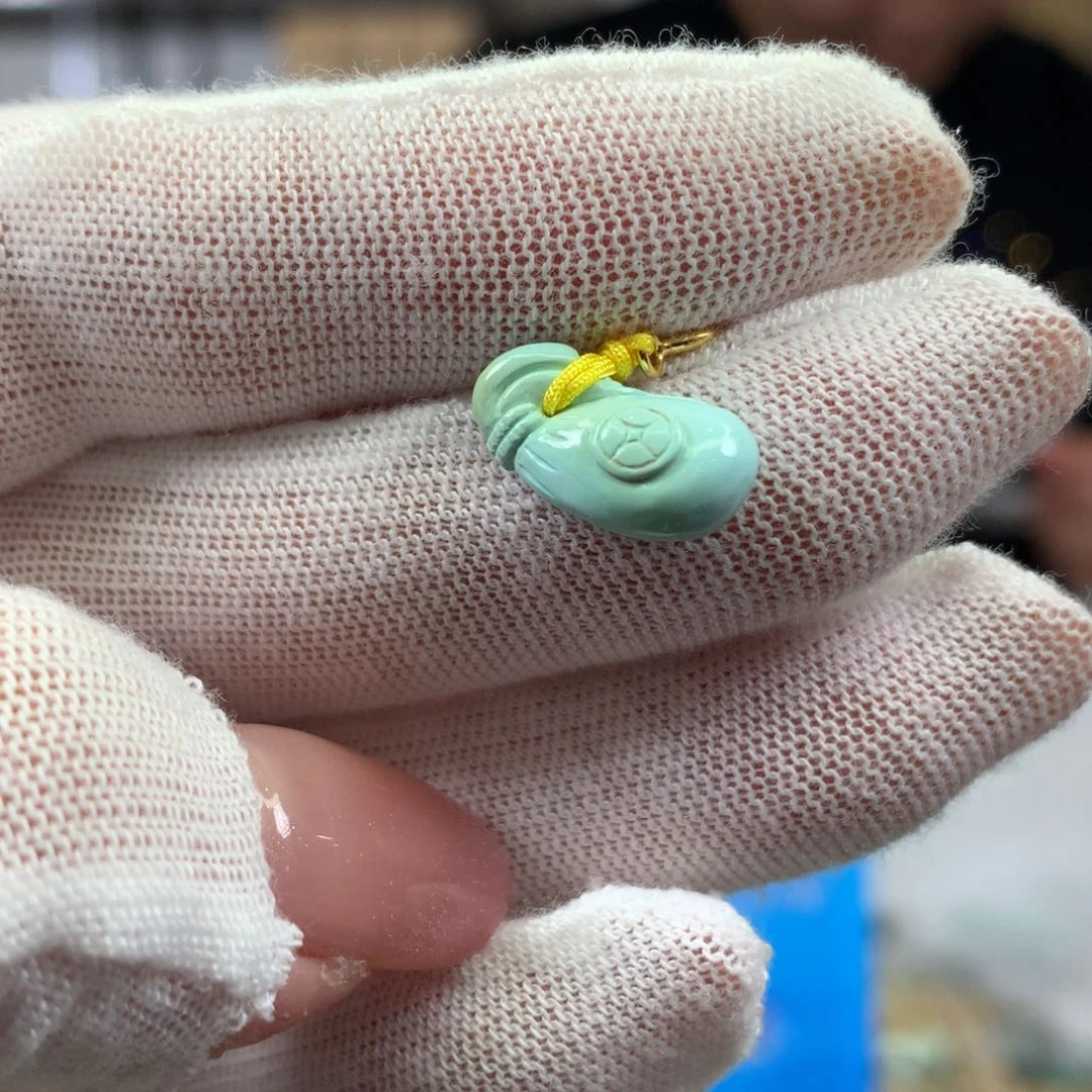 绿松石未镶嵌挂件