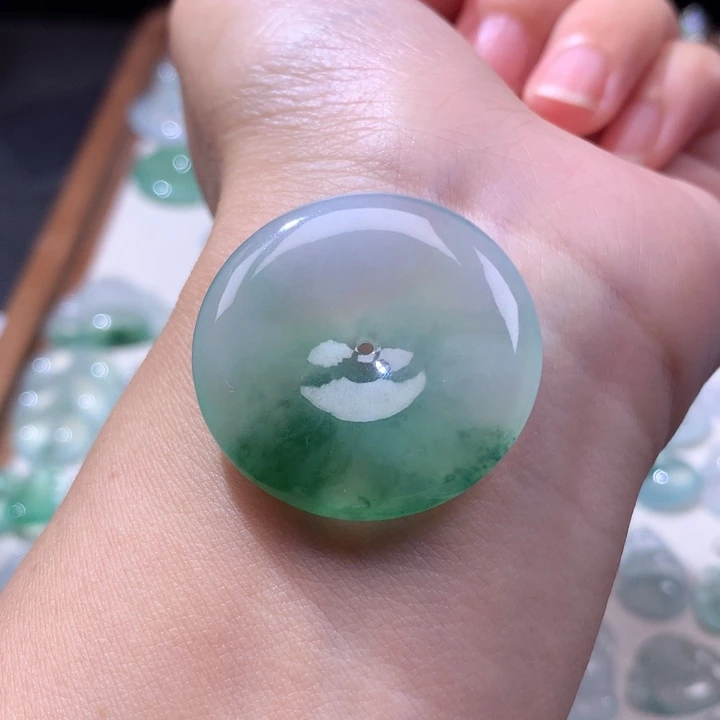 颈饰未镶嵌翡翠冰种飘花大平安扣
