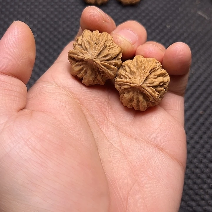 文玩核桃吊坠霸王龙三棱