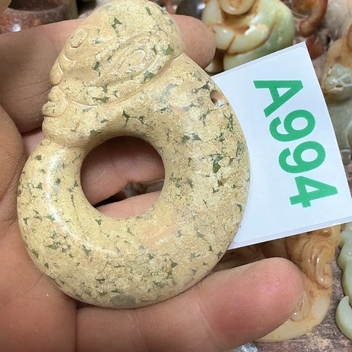 蛇纹石玉颈饰未镶嵌用****1