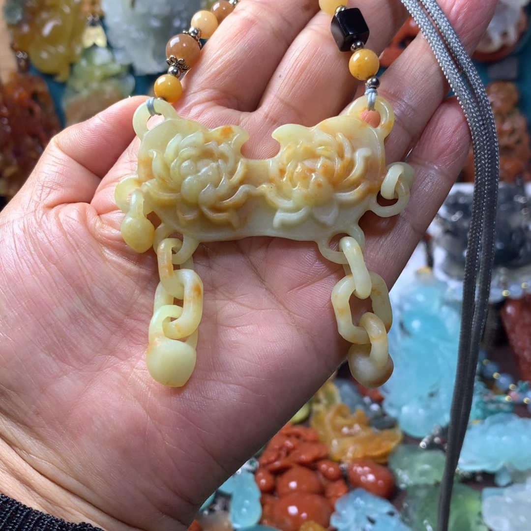 蛇纹石玉未镶嵌挂坠