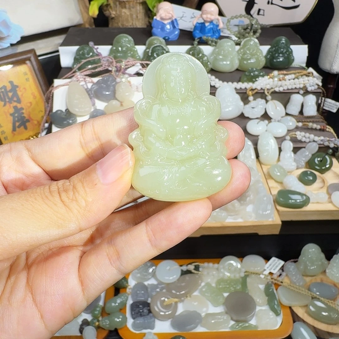 孙****和田玉未镶嵌颈饰