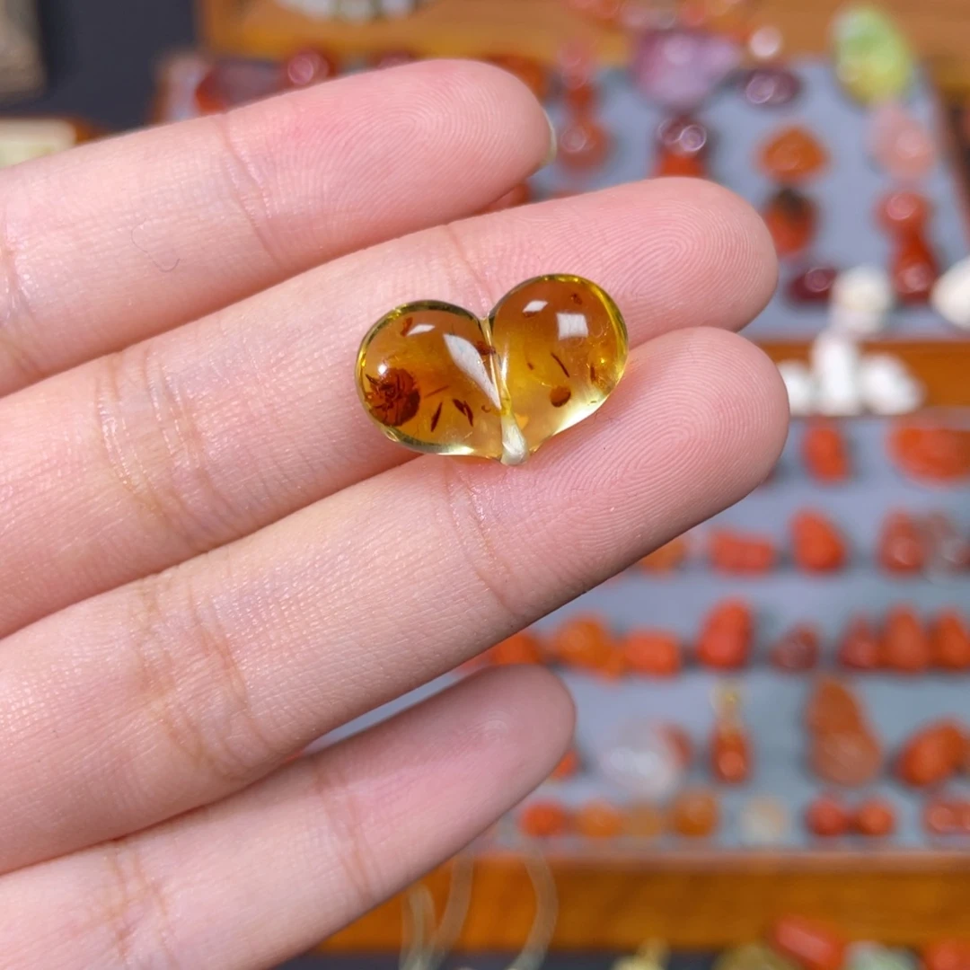 裸石琥珀未镶嵌花珀屁桃心