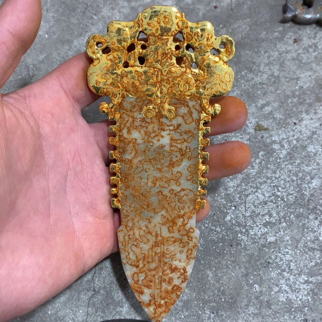 透闪石质玉未镶嵌颈饰