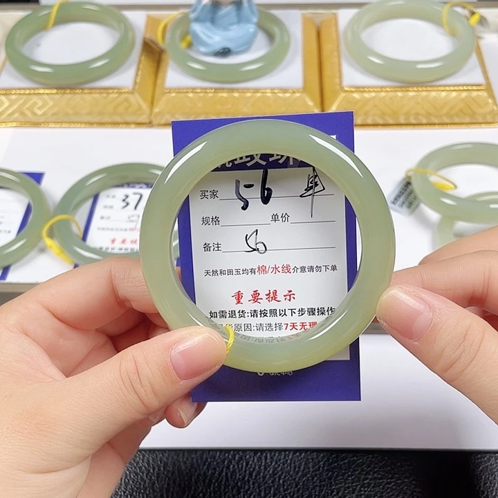 和田玉未镶嵌手镯