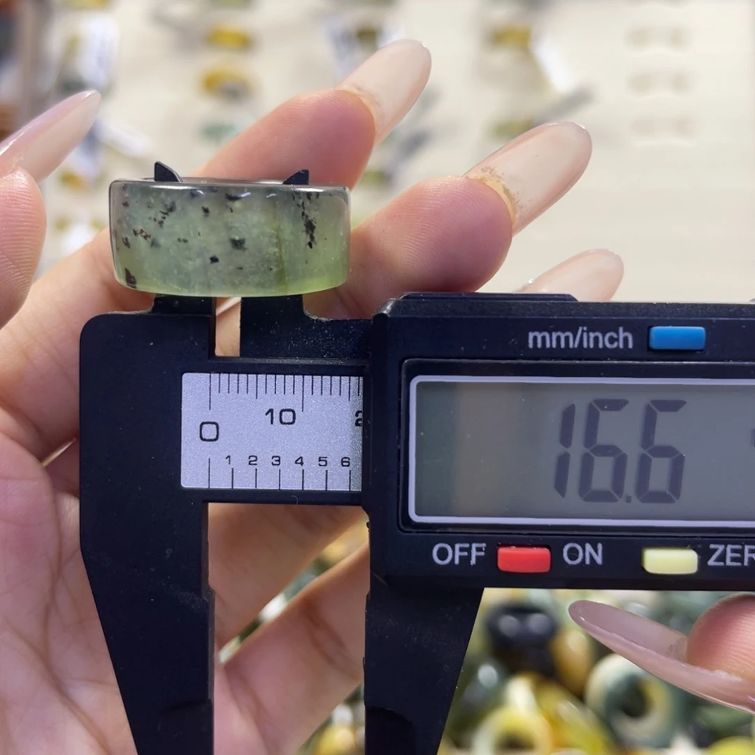 蛇纹石玉未镶嵌手镯8