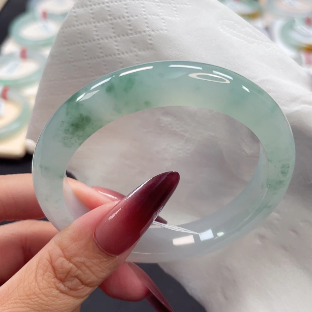 未镶嵌手镯翡翠50号55.8白冰起光飘绿花清新秀丽