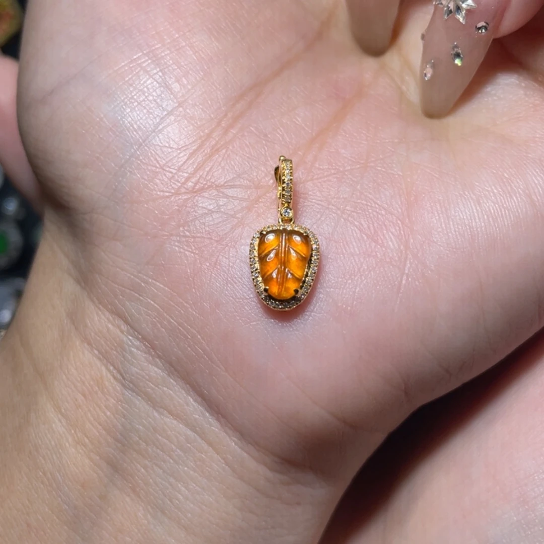 【闪购商品】颈饰18K金镶嵌翡翠