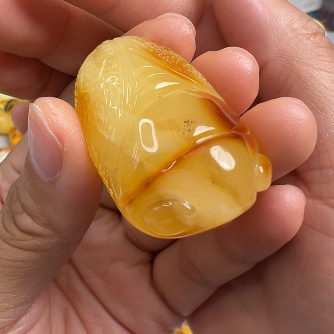 蜜蜡未镶嵌裸石微瑕