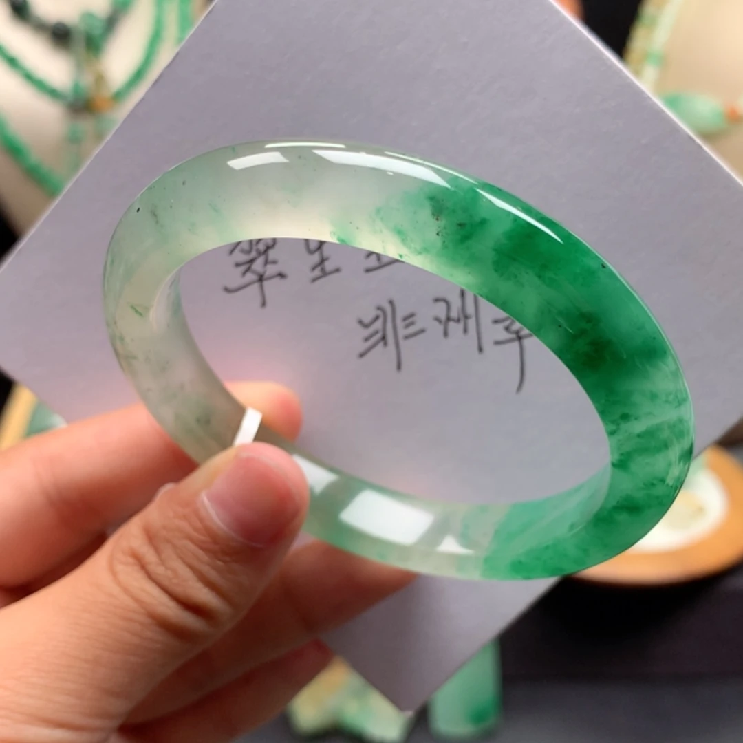 【闪购商品】未镶嵌手镯石英质玉