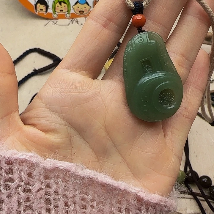 音***尘和田玉未镶嵌颈饰