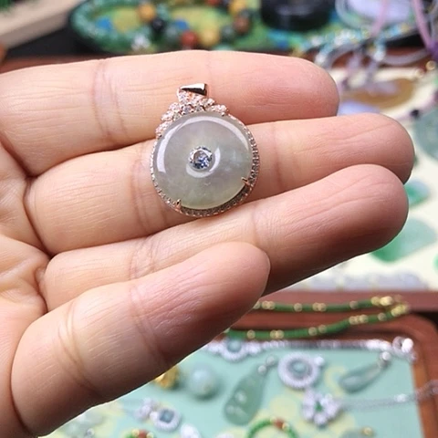 翡翠颈饰银S925镶嵌平安扣