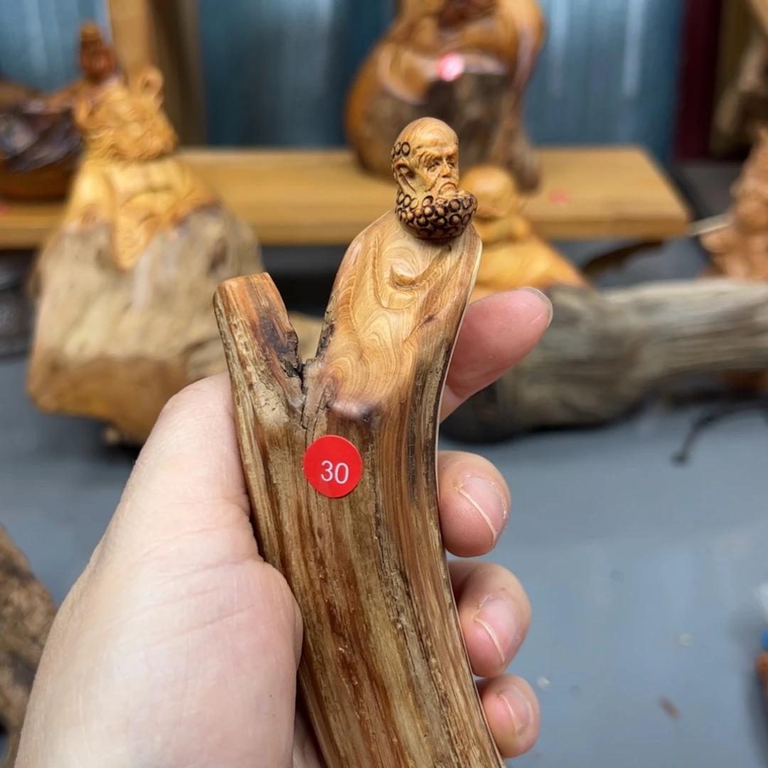 随***旦木崖柏木摆件手把件，