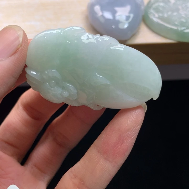 翡翠未镶嵌颈饰吊坠