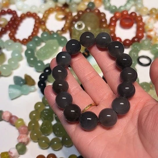 一***树蛇纹石玉未镶嵌手串