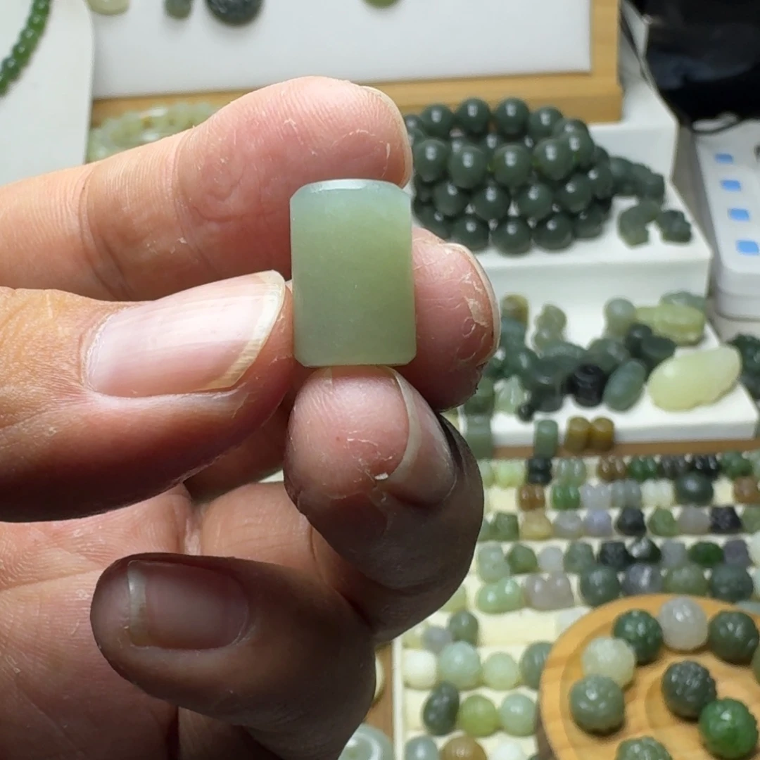 ****Y和田玉未镶嵌珠宝半成品和田玉且末青白桶珠10×14+㎜