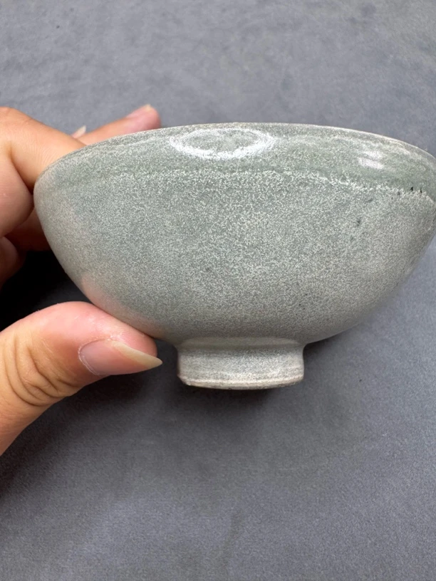 龙泉窑大窑黑胎青瓷素面普洱杯冰裂纹纯手工陶瓷主人杯茶杯