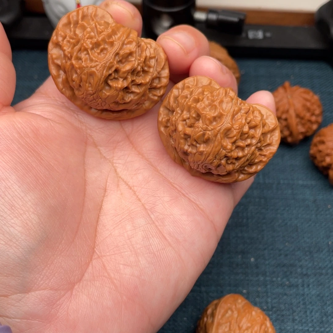 文玩核桃把件全品红皮宫灯43