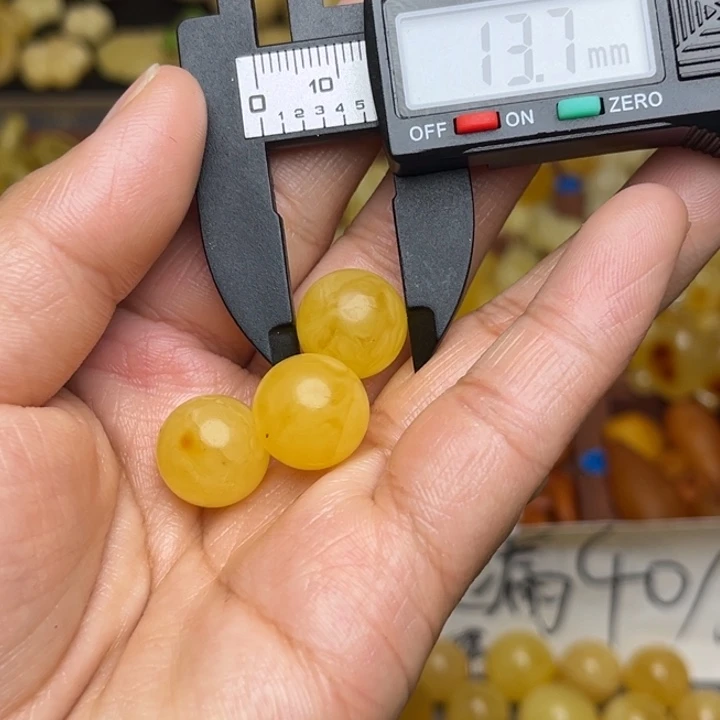 染***白蜜蜡未镶嵌珠宝奇石天然蜜蜡散珠微瑕3粒