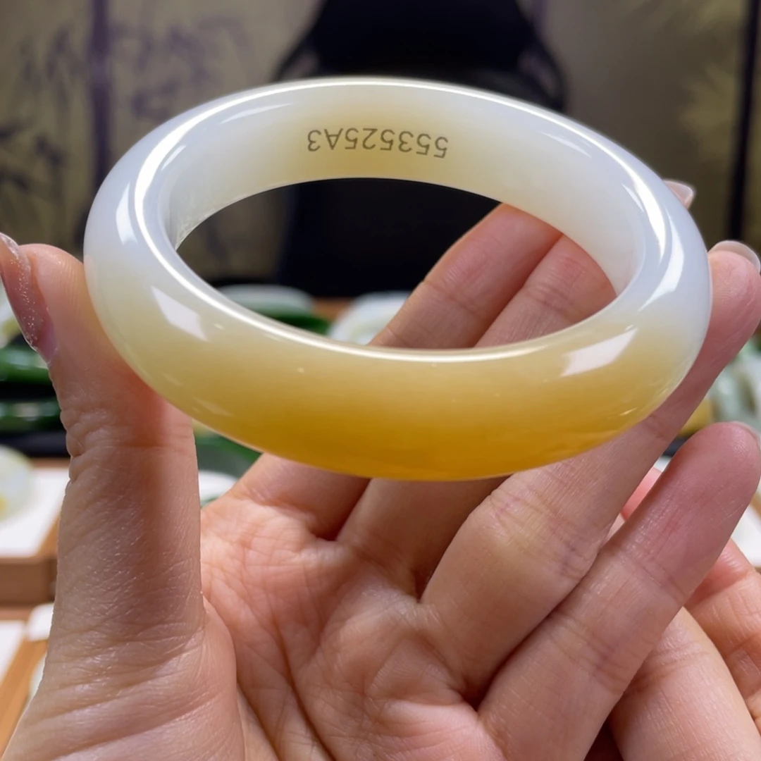 和田玉未镶嵌手镯55圈