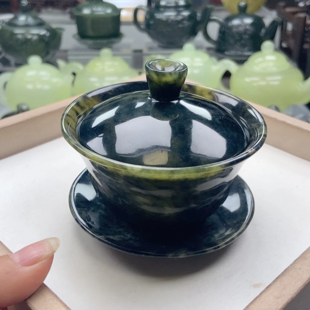 蛇纹石玉未镶嵌盖碗