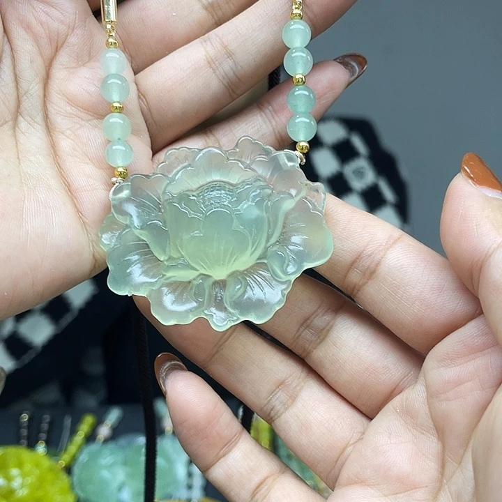 蛇纹石玉未镶嵌颈饰