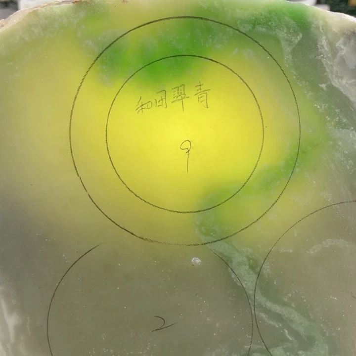 和田玉未镶嵌手镯定制