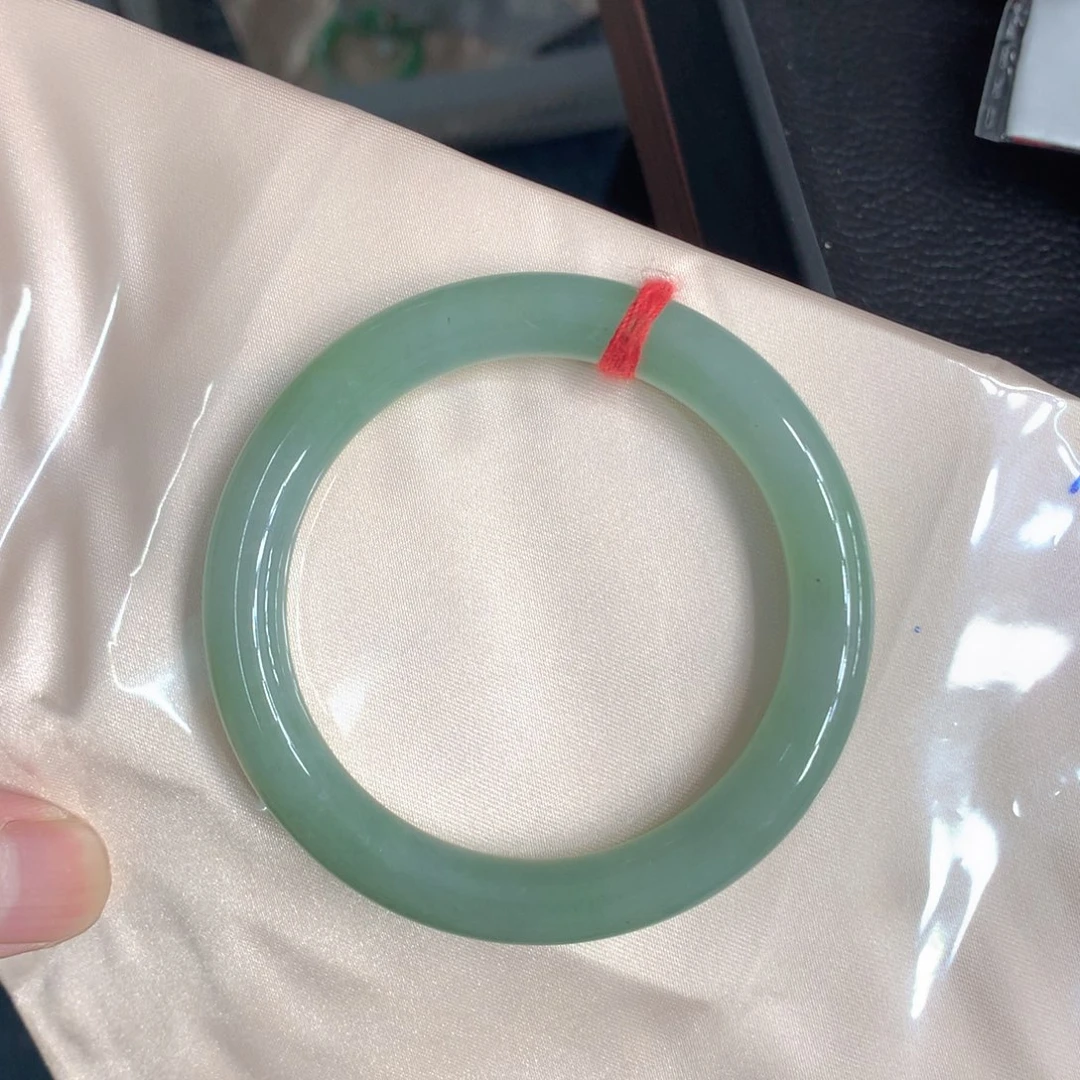 翡翠手镯（圆镯）未镶嵌翡翠