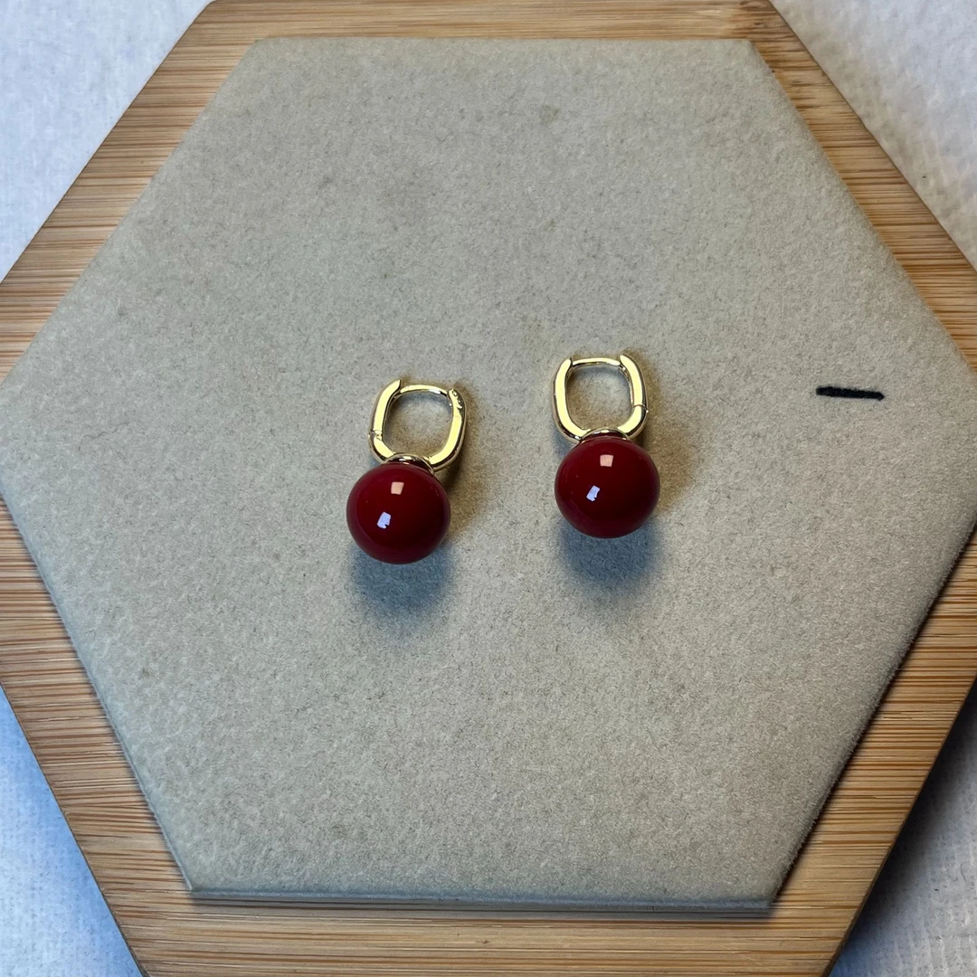 1019牛红色设计款耳钉耳扣