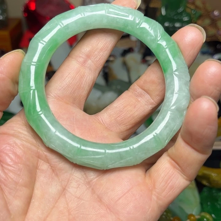 妮***翡翠未镶嵌颈饰翡翠手镯88888