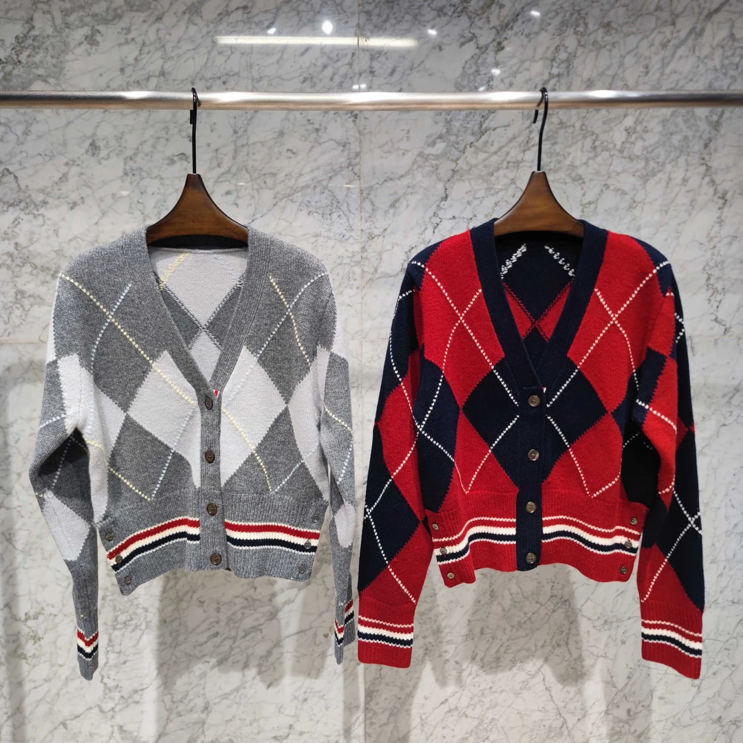 25FW秀款菱格纹V领针织开衫