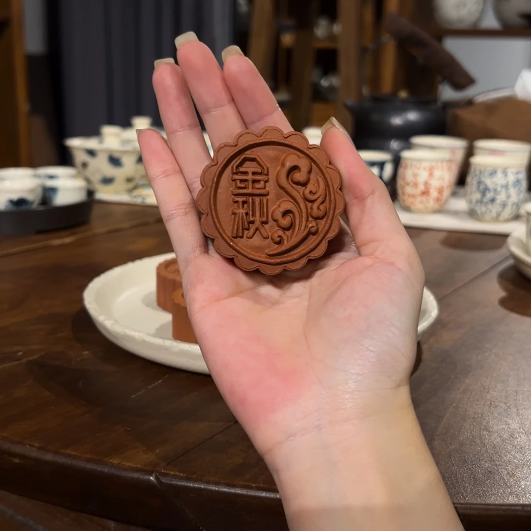瓷片陶瓷。       陶瓷。