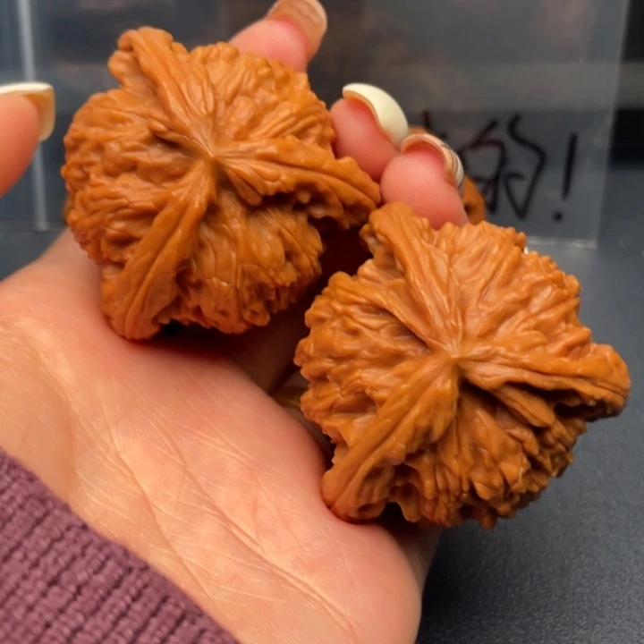 永***：文玩核桃吊坠白狮子