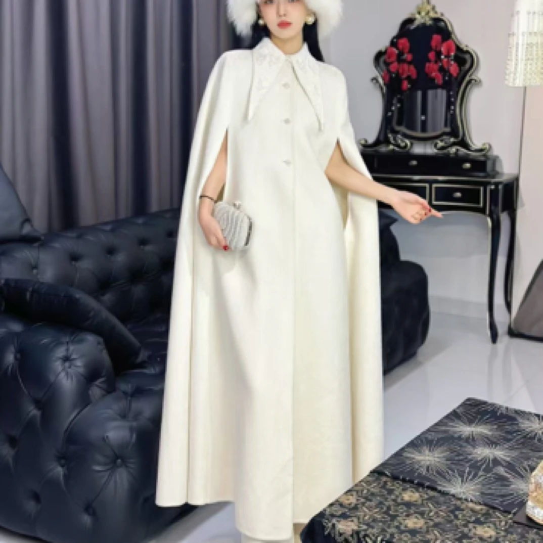 尖领刺绣重工羊绒斗篷大衣