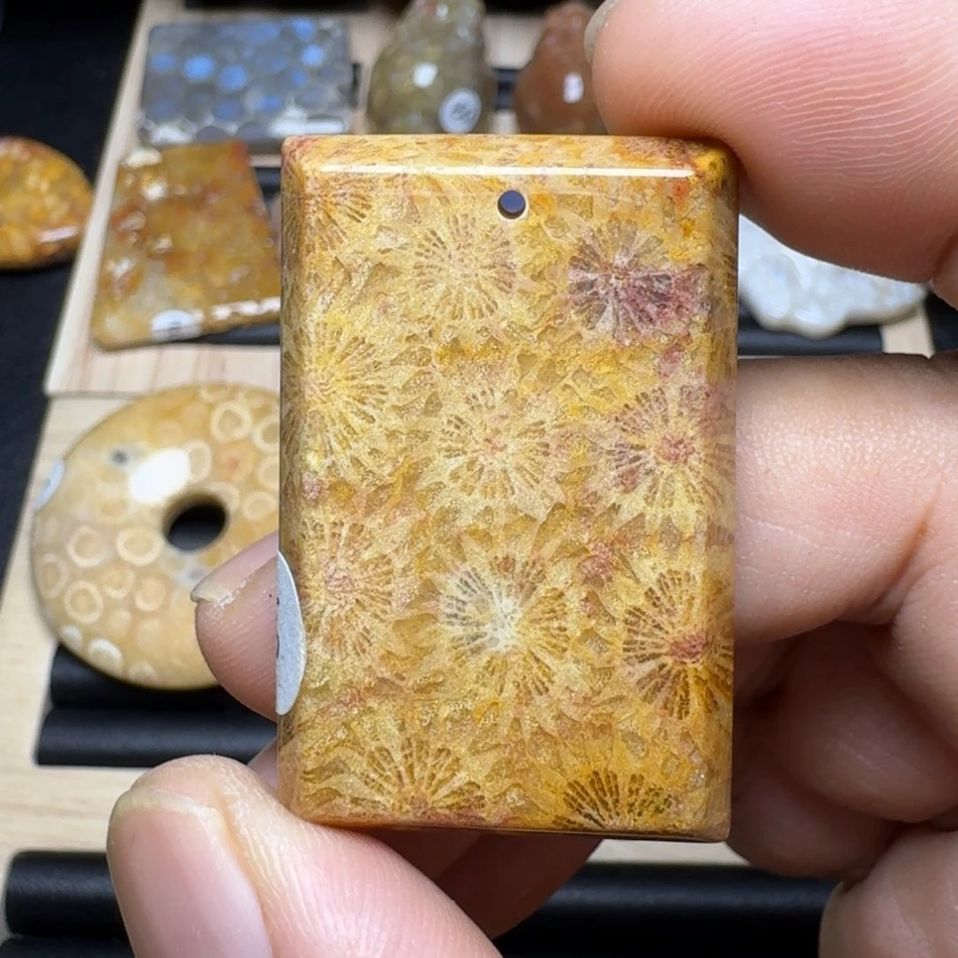 未镶嵌纯天然色有机玉石保真色硅化玉