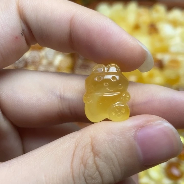 橄榄核吊坠小兔子