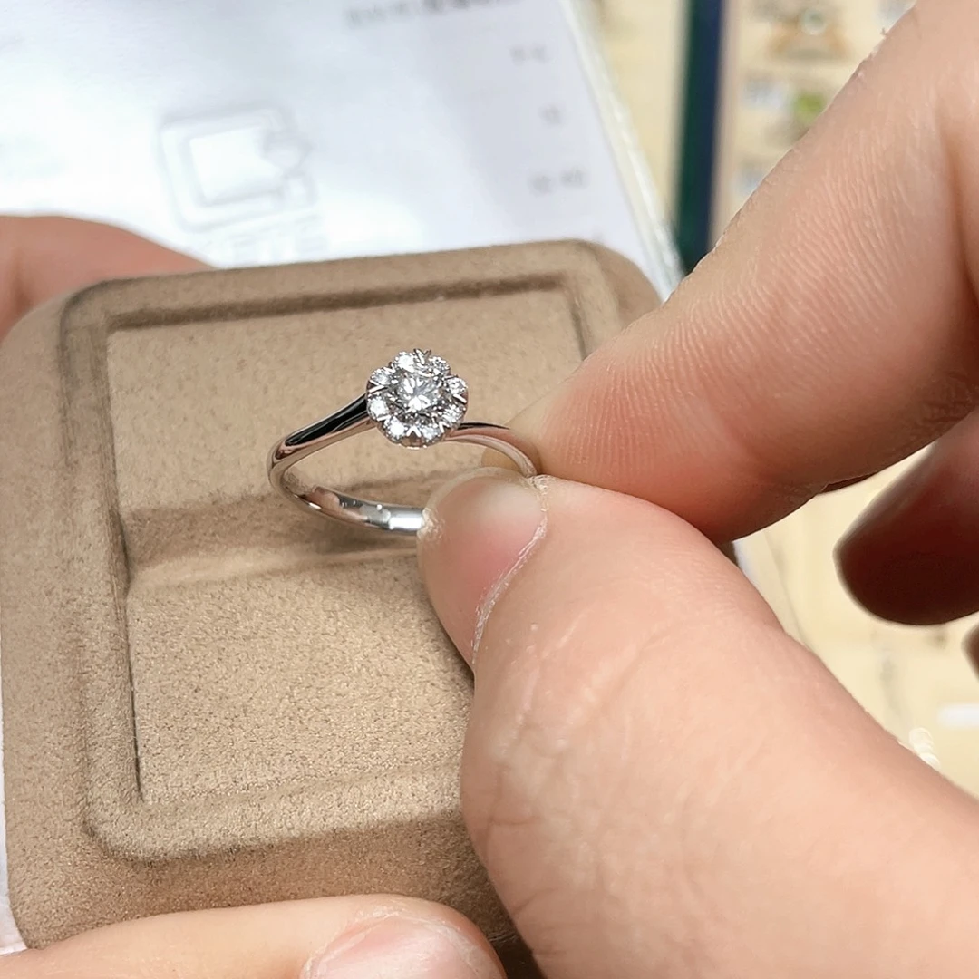 钻石戒指/指环18K金镶嵌