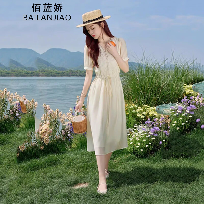 镂空刺绣连衣裙女装2025夏季新款时尚气质高端收腰显瘦法式中长裙