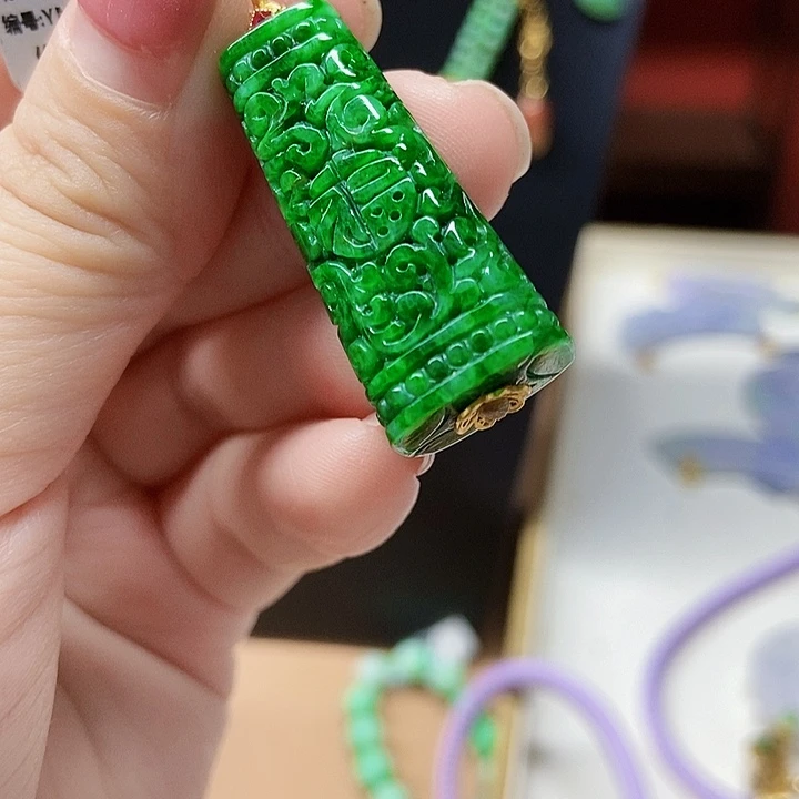 翡翠未镶嵌颈饰吊坠