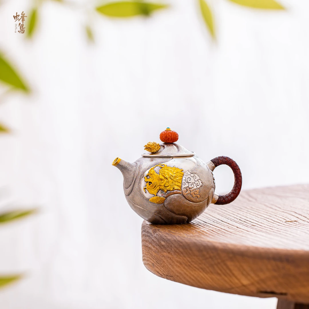 【陈会长专属】蜂鸟工坊 传承者 錾刻鱼化龙包金嘴泡茶壶 SWA18134