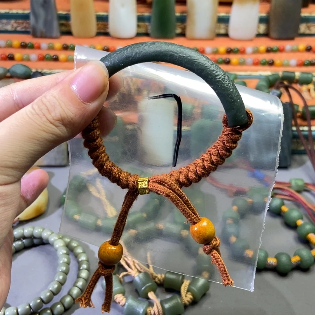 和田玉颈饰未镶嵌张****司