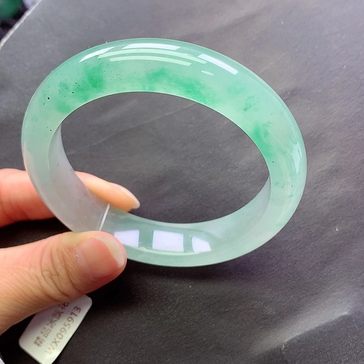 未镶嵌手镯石英质玉