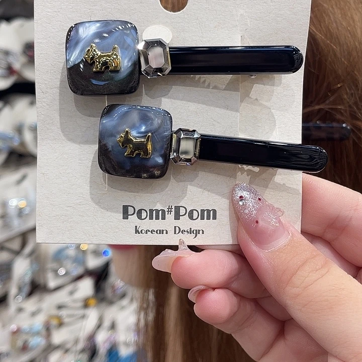 皮质非金属黑色小狗